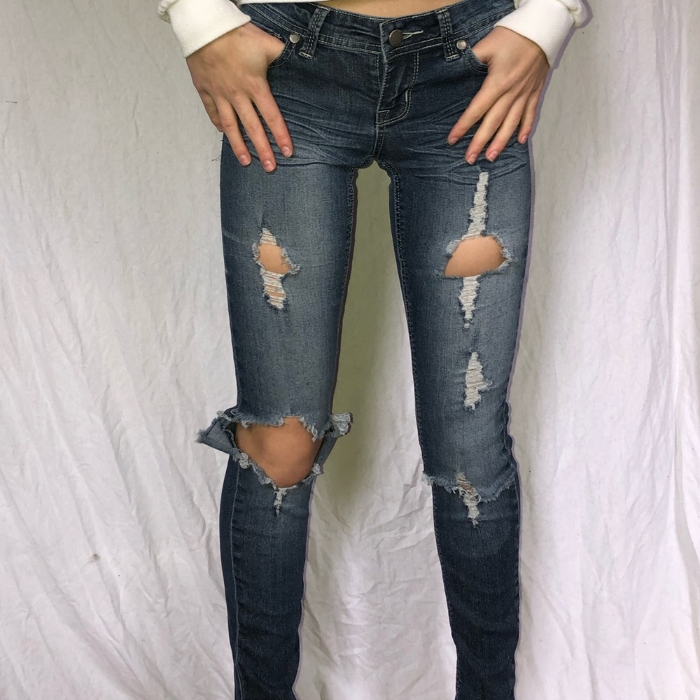 Dark Wash Ripped Skinny Jeans!